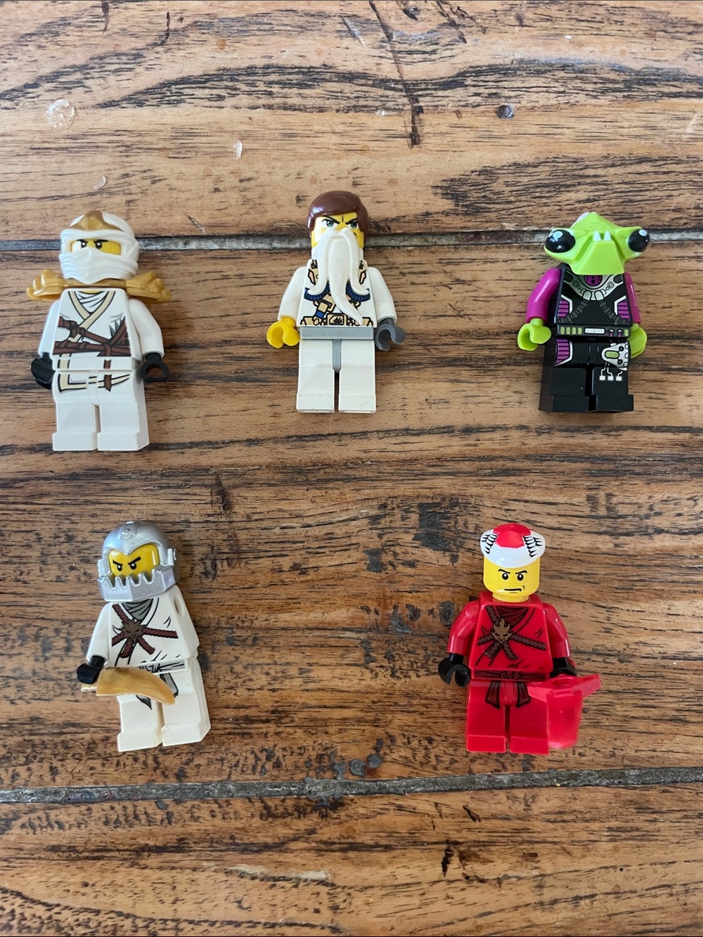 LEGO White Ninjago and Alien Minifigure Mix of 5 Mini Figurines